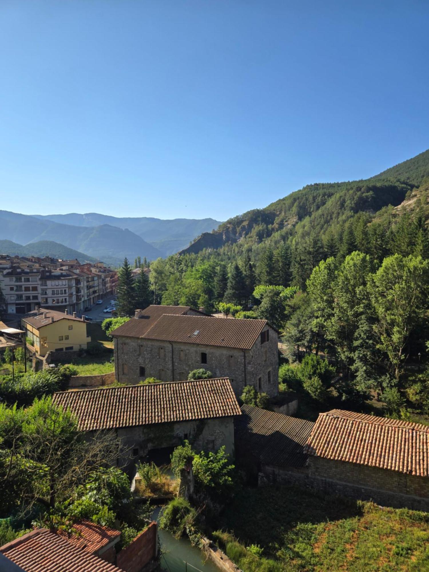 En El Corazon De Baga, Precioso Pueblo Medieval Luaran gambar